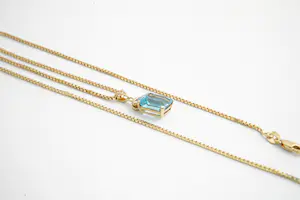 126- Fijn 18 krt  gouden collier en 14 krt gouden diamant/aquamarijn hanger kopen? Bied vanaf 240!