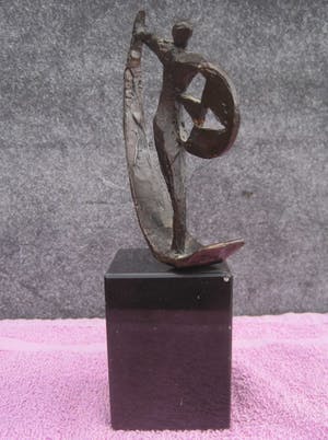 Bernadette Leijdekkers - Abstract bronzen beeld kopen? Bied vanaf 45!