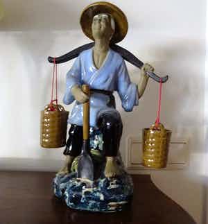 Niet of onleesbaar gesigneerd - Chinese man met werktuig verkocht voor € 1!