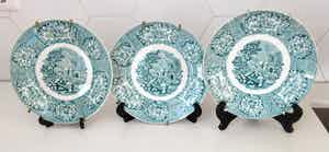 Societe Ceramique - Drie indentieke bordjes met groen Orientaals transfer decor (ca. 1880) verkocht voor € 1!